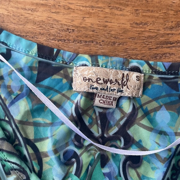 🦋VINTAGE BUTTERFLY TOP🦋 - Picture 5 of 5